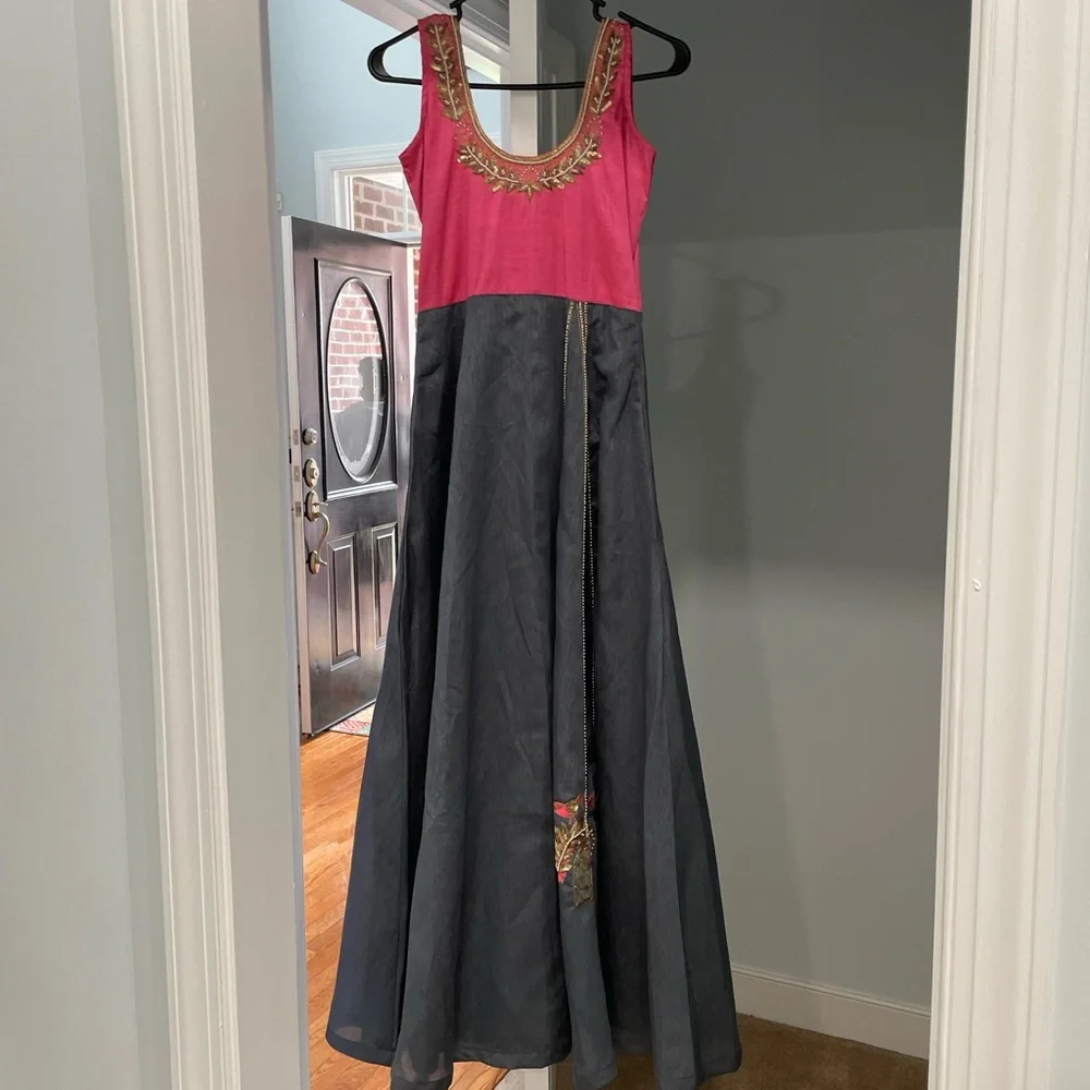 Indian outfit - Picture 1 of 1